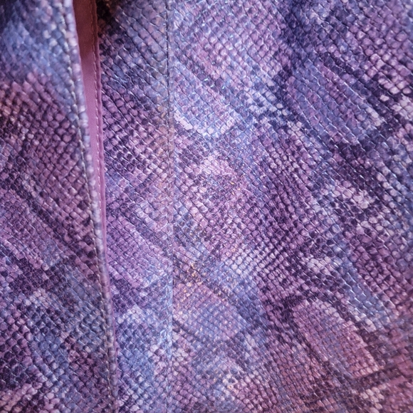 Guess Clutch with wallet and checkbook cover. Has a chain link strap.  Excellent - Picture 9 of 11